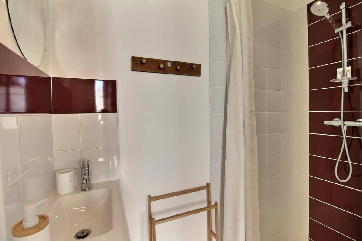 salle eau chambre molene maison hote finistere presbytere capistes